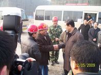 山東省委常委、副省長王軍民到集團公司援建北川人民醫(yī)院工程視察指導工作